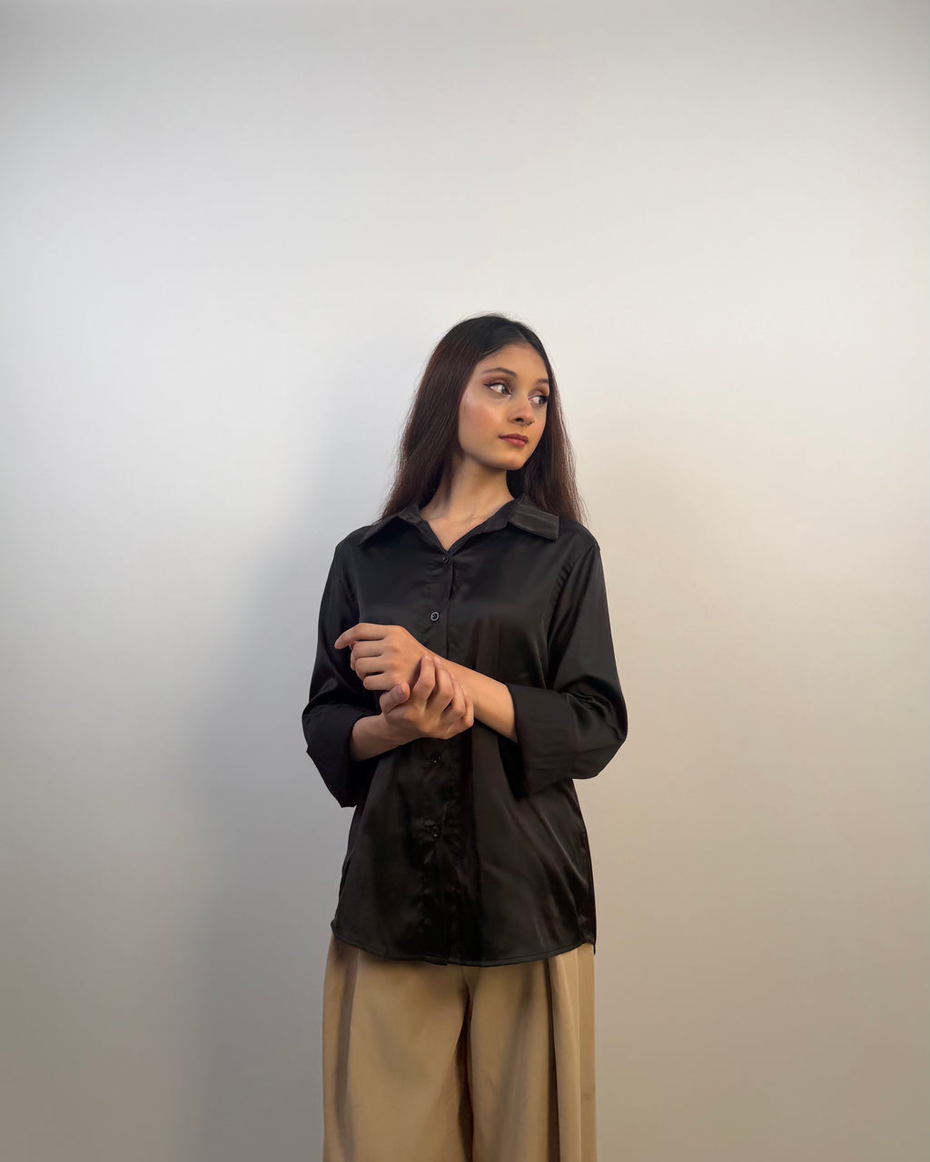 BLACK BUTTON-DOWN SHIRT